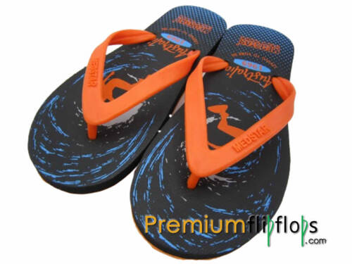 men ocean surfing flip flops
